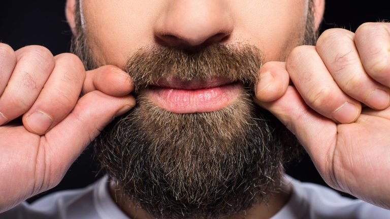 Homem com barba