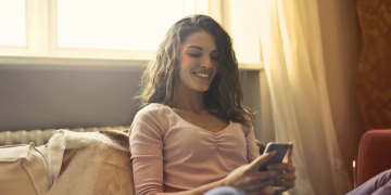 WhatsApp vs Tinder: Qual a Melhor App Para Encontros?